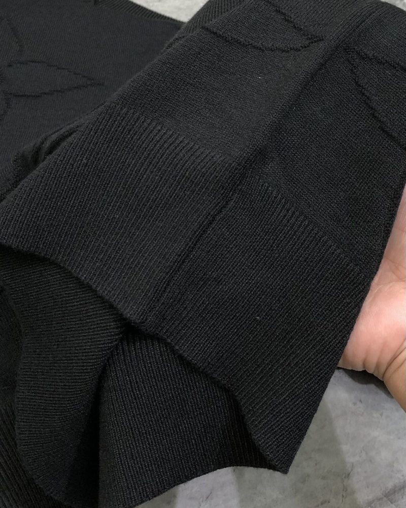 l0vis Vvtt0n sweater